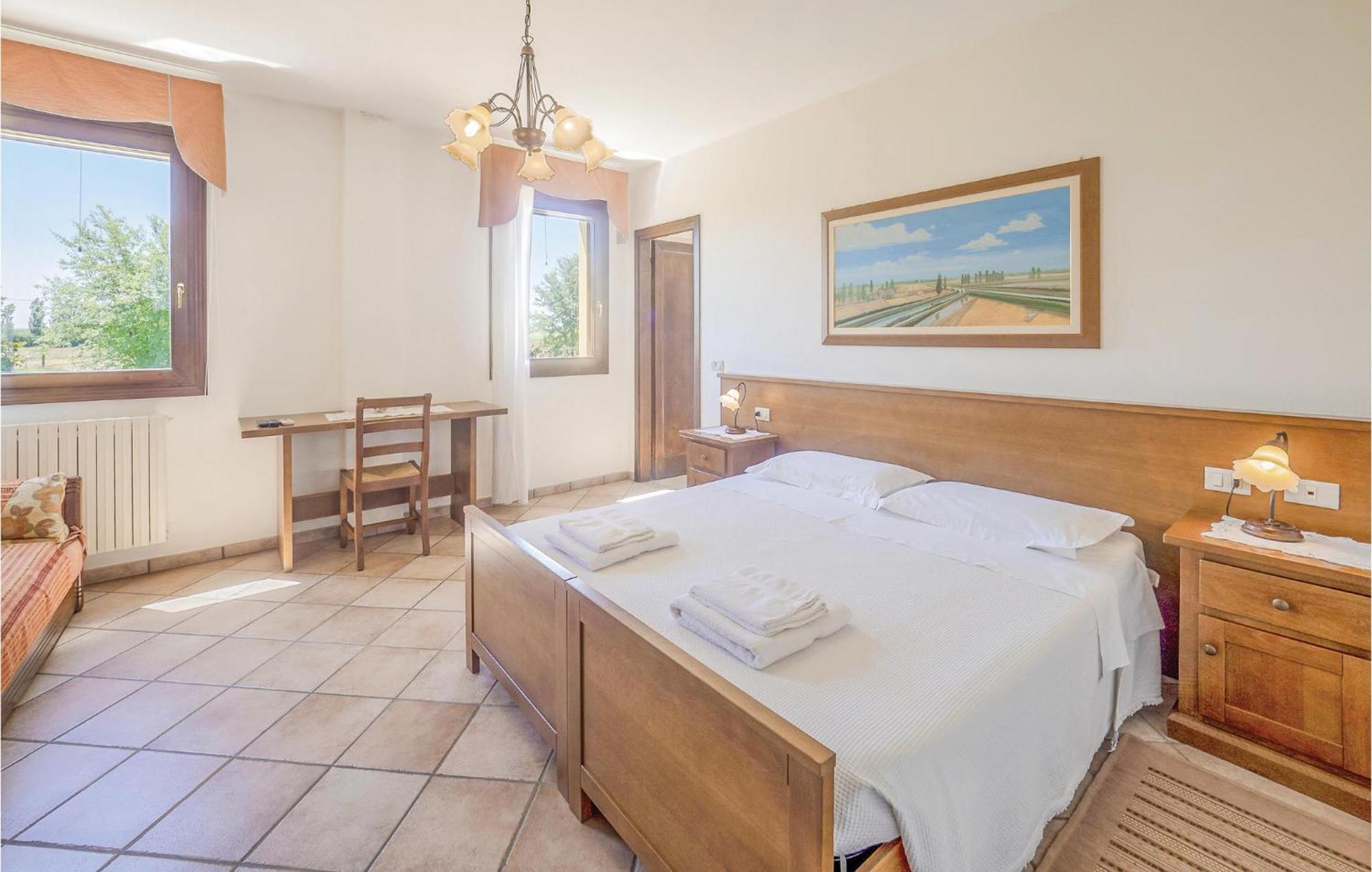 Awesome Home In Ariano Nel Polesine With Kitchen San Basilio ภายนอก รูปภาพ
