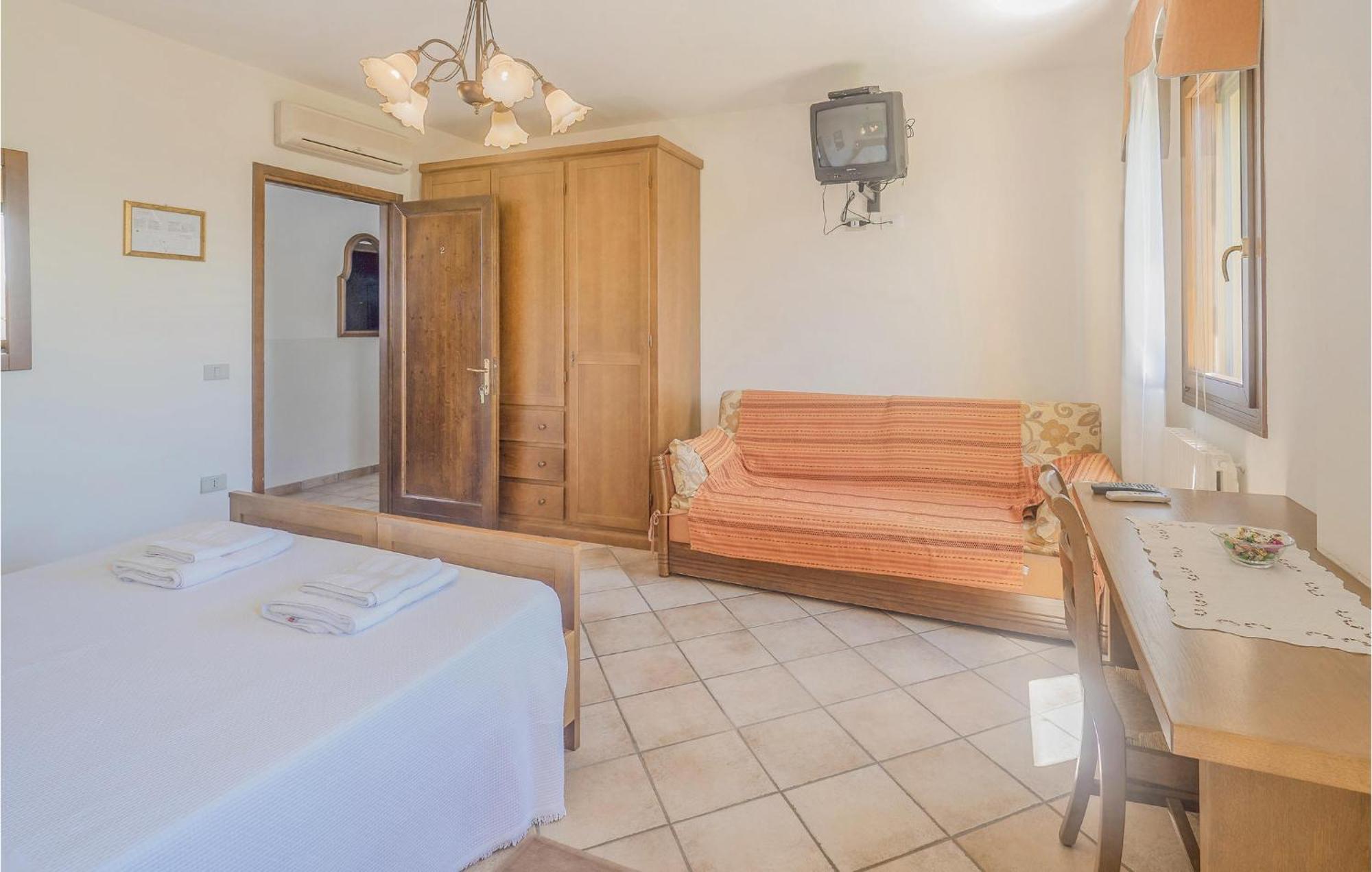 Awesome Home In Ariano Nel Polesine With Kitchen San Basilio ภายนอก รูปภาพ
