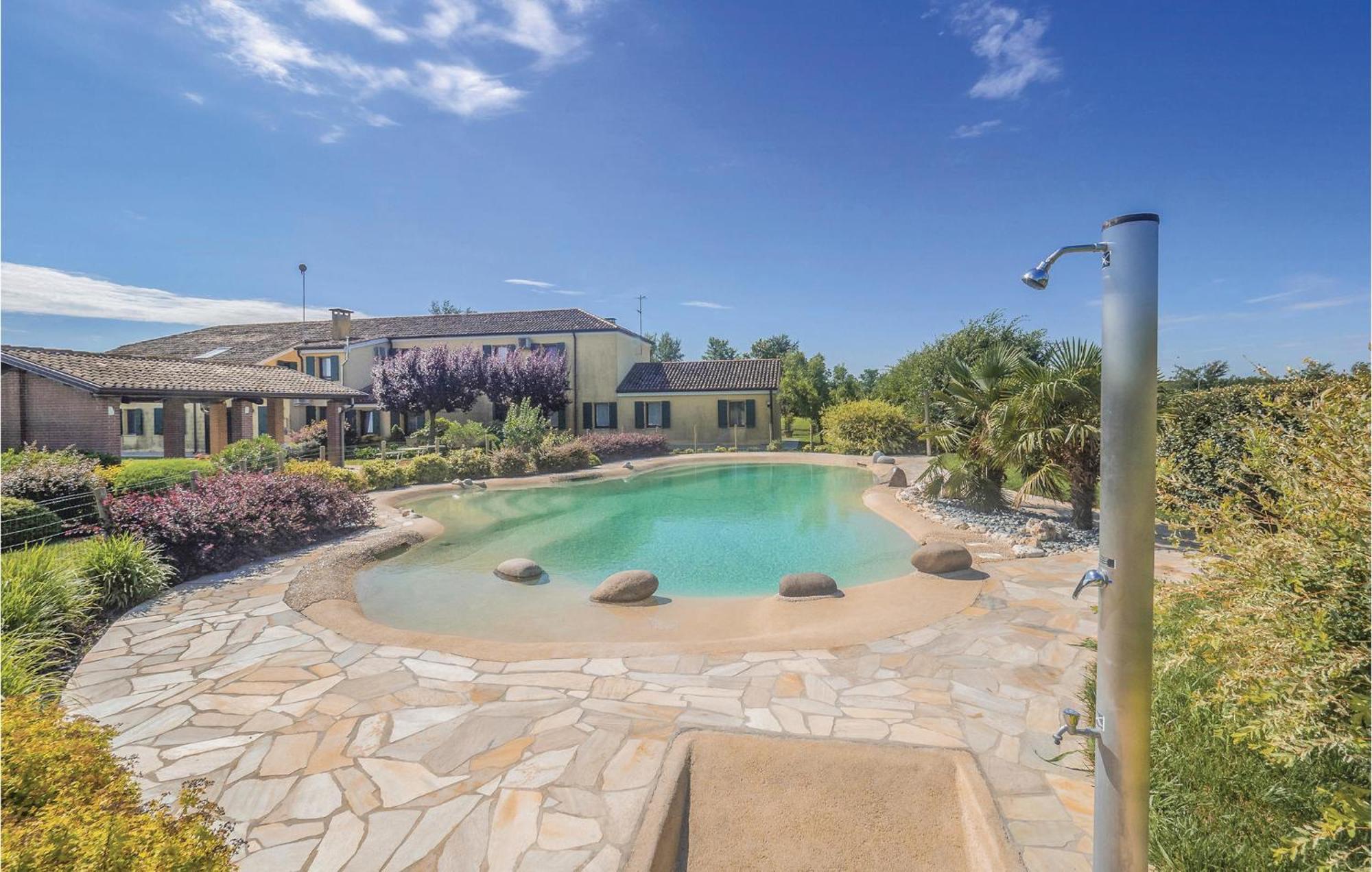 Awesome Home In Ariano Nel Polesine With Kitchen San Basilio ภายนอก รูปภาพ