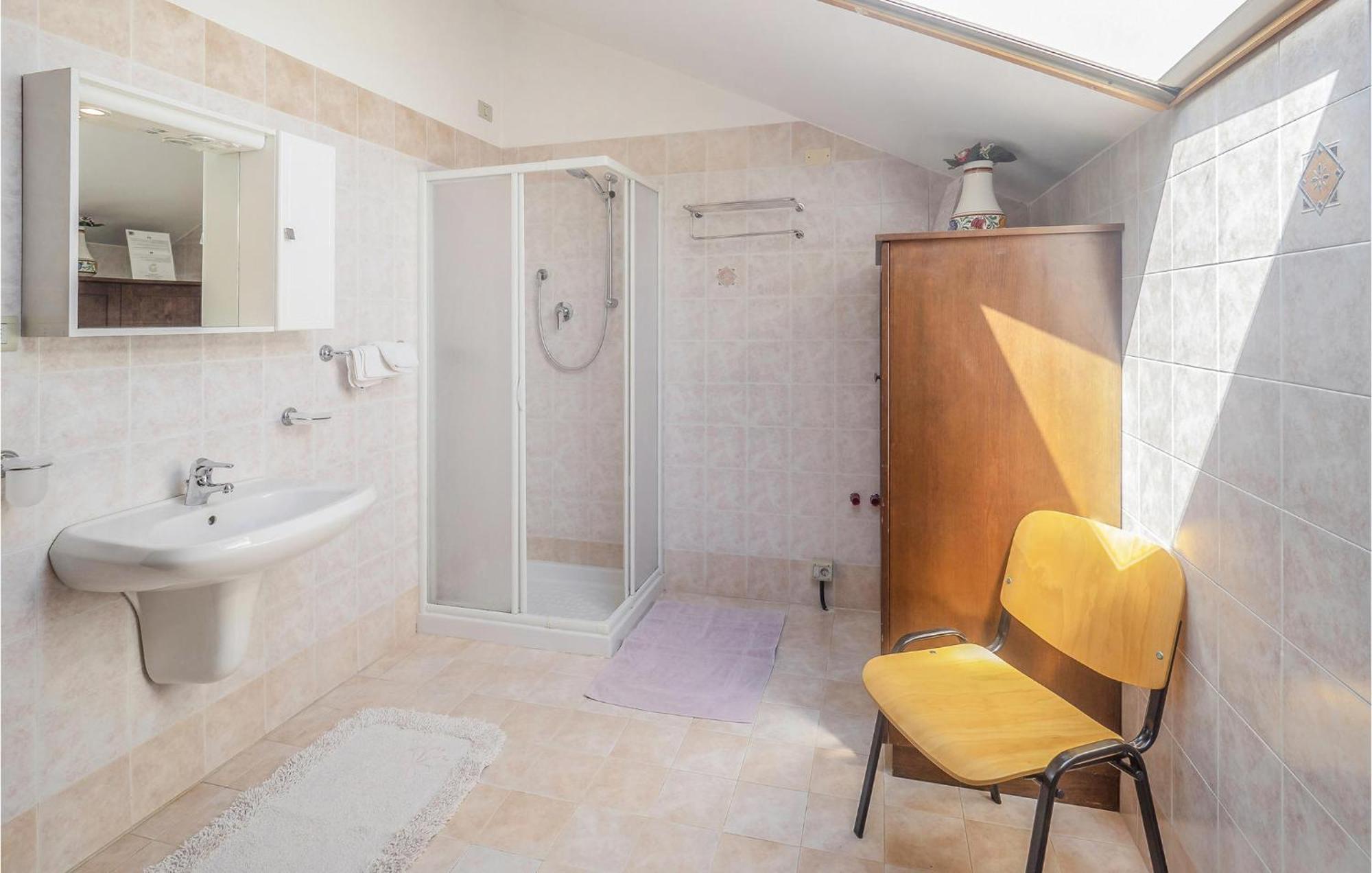 Awesome Home In Ariano Nel Polesine With Kitchen San Basilio ห้อง รูปภาพ