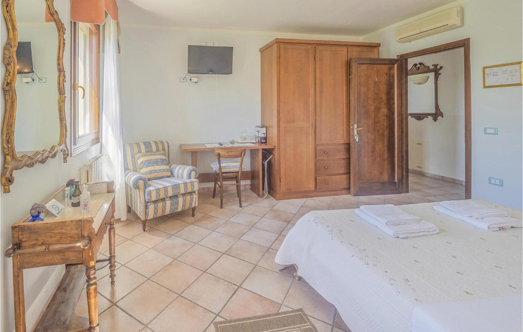 Awesome Home In Ariano Nel Polesine With Kitchen San Basilio ห้อง รูปภาพ